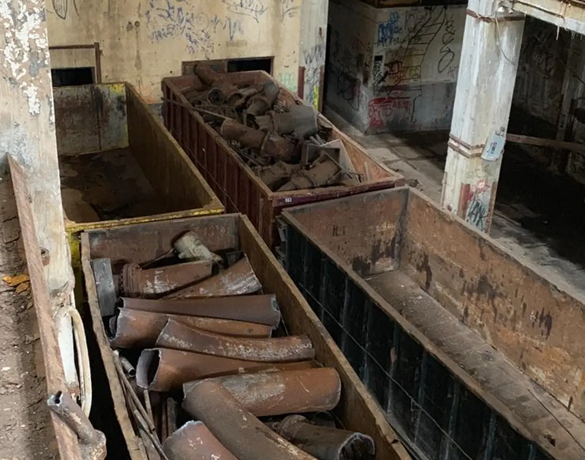 removal of junk during dem Safe Handling of Full Building Removal